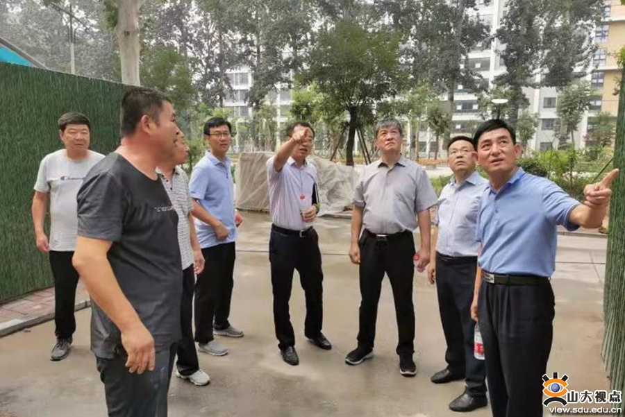 综合新闻 > 正文 后勤党委书记刘学祥,后勤保障部部长殷录民陪同检查.