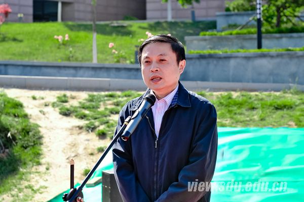 著名力学家刘先志先生塑像在兴隆山校区落成